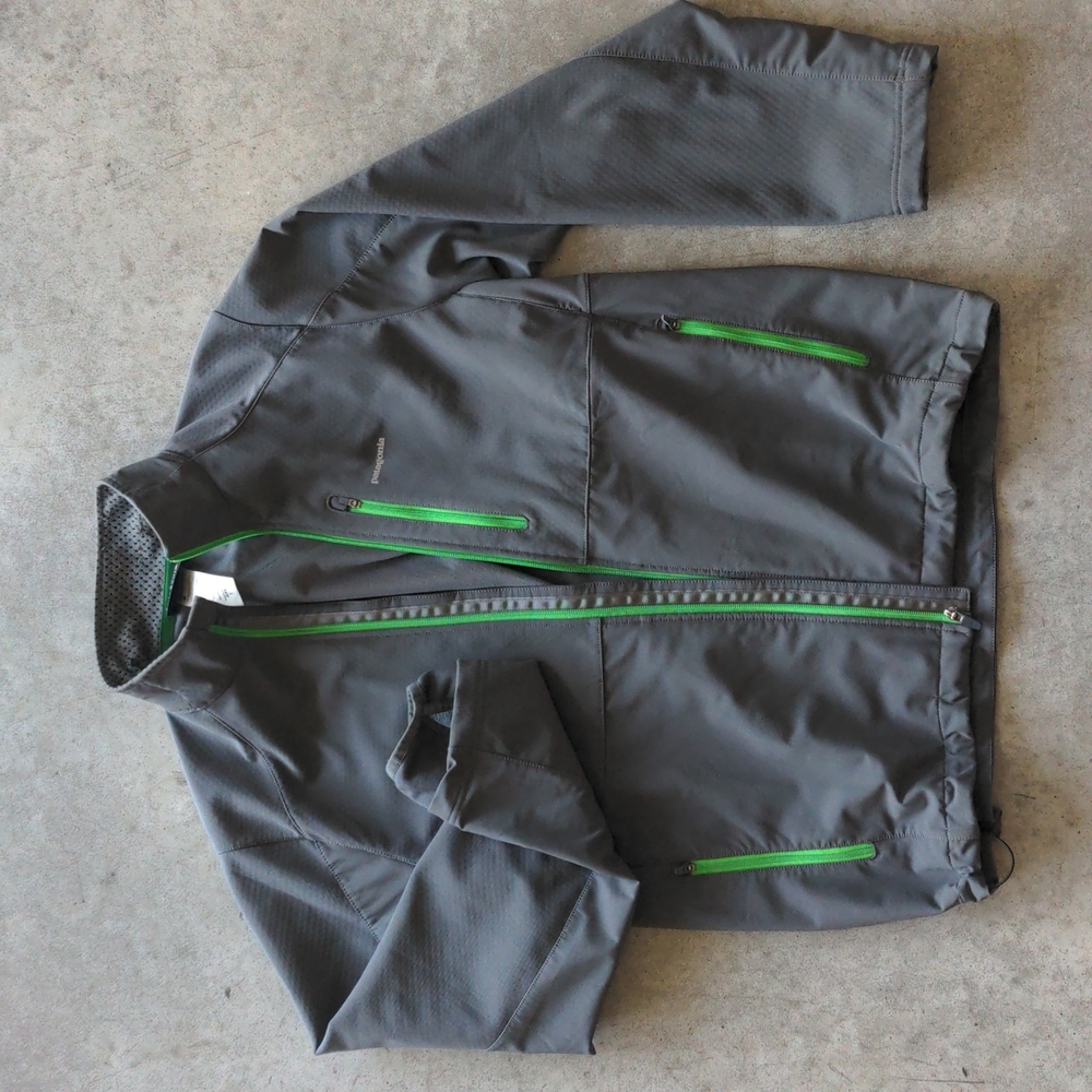 Patagonia shell windbreaker